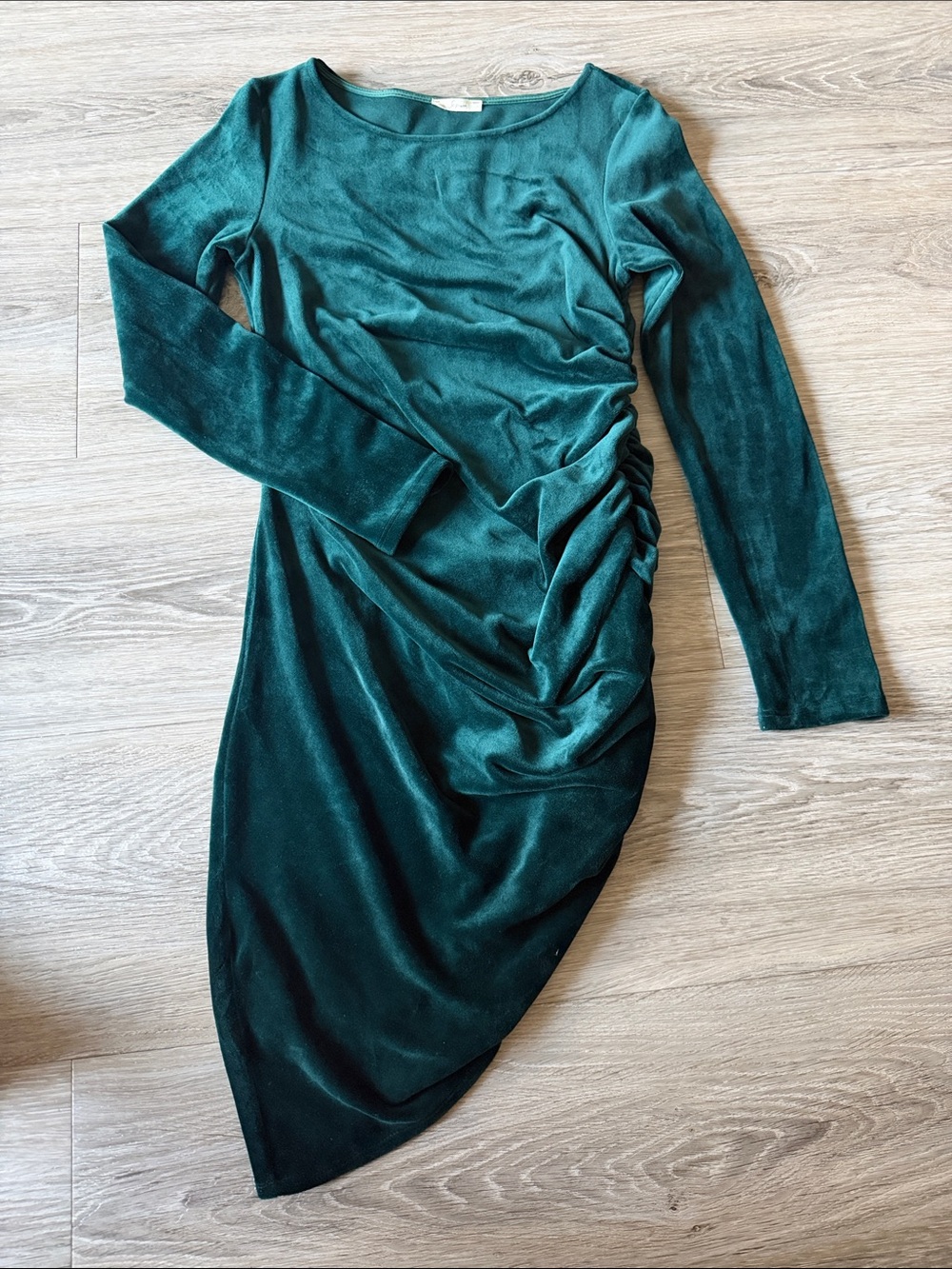 Soprano Emerald Green Velvet Ruched Long Sleeve Asymmetrical Dress